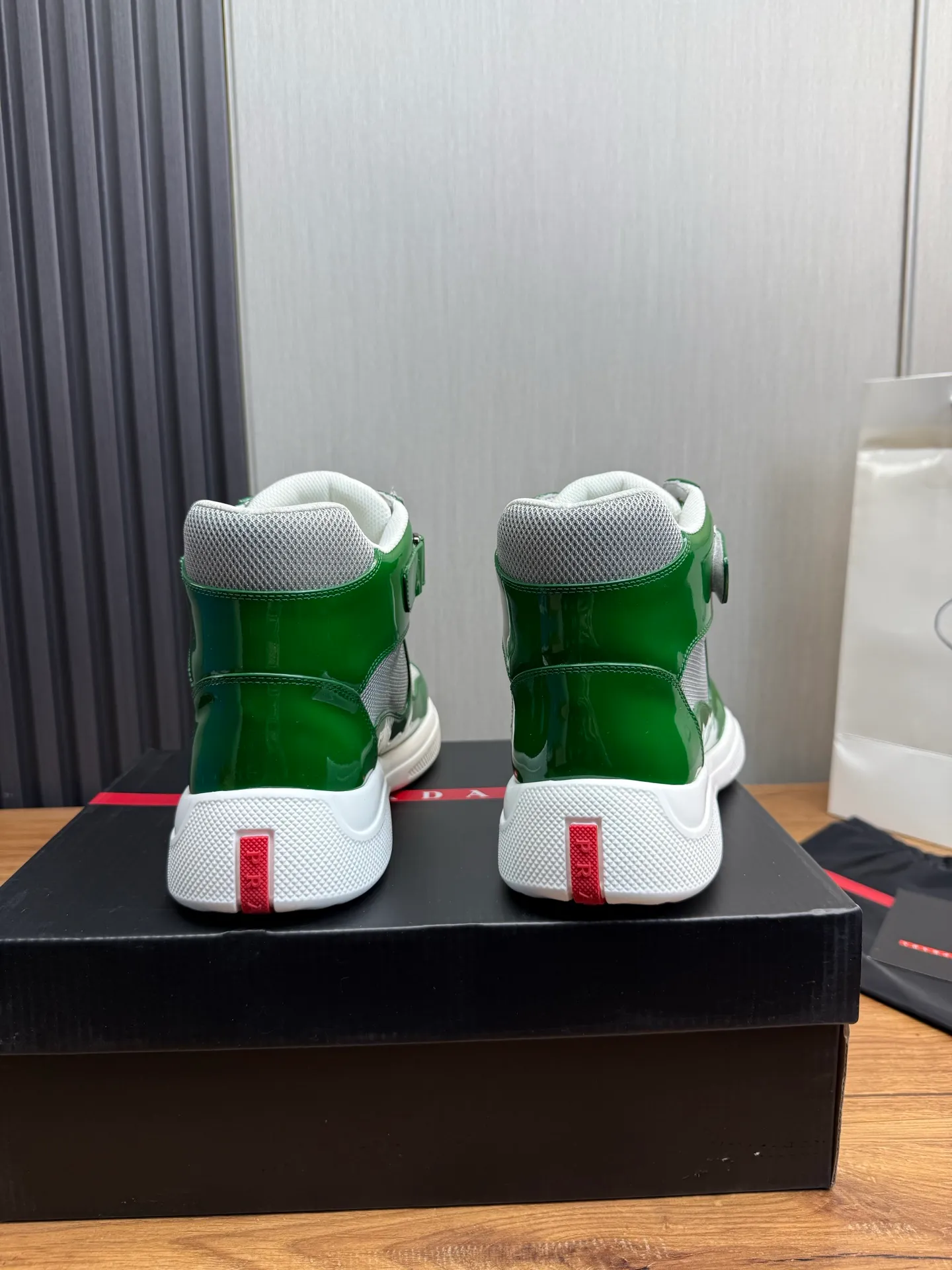 Men's shoes 700💰 [PRADA] Hot selling items🔥Must be recommended every day~~ Official website synchronized, 1:1 high quality shipments✔️ Imported cowhide fabric, cowhide lining, original bottom, high-end airplane box packaging🎁 38-45 (38.45 custom-made, non-refundable)